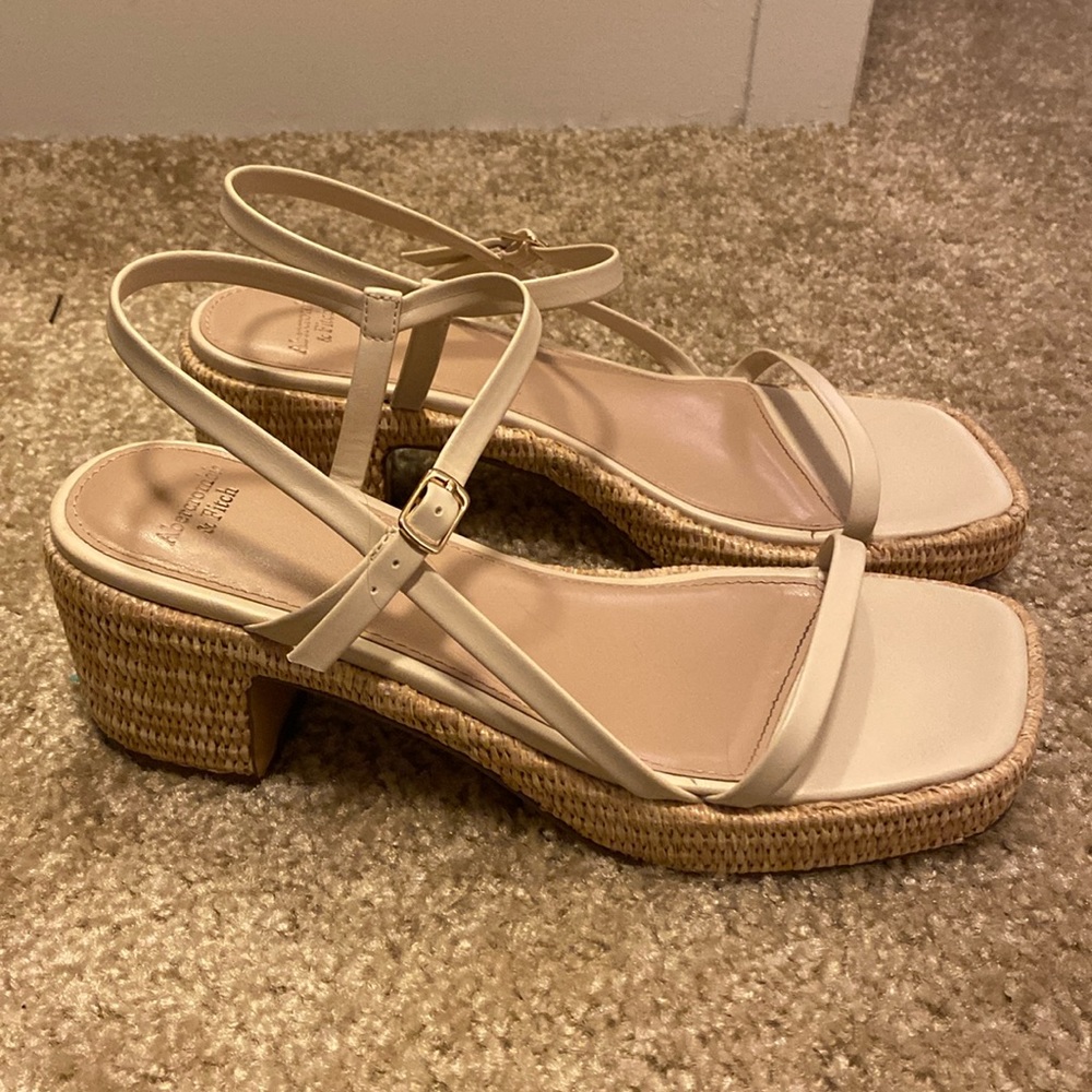 Abercrombie white chunky heel sandals